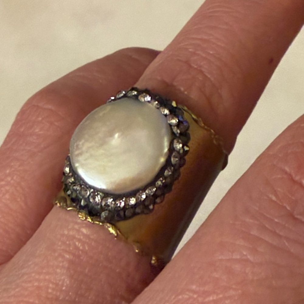 Elegant Gold and Silver Pearl Ring